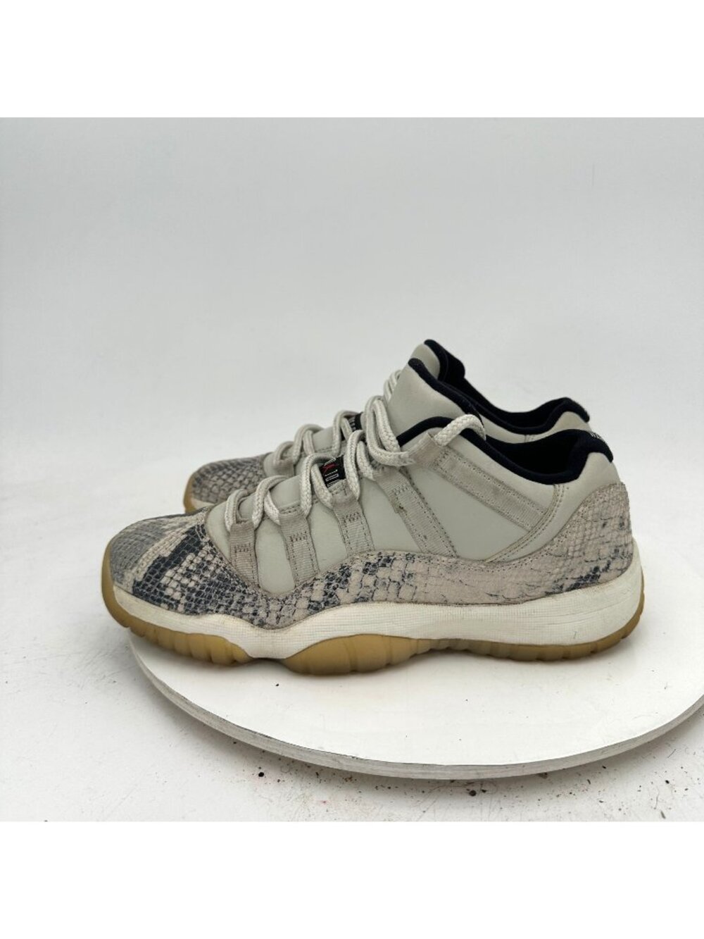 Nike Air Jordan 11 Youth Size 6Y Women 7.5 CD6847 002 Light Bone Snakeskin Shoes